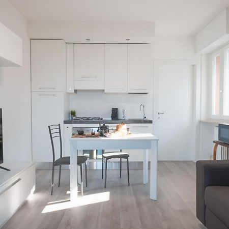 By The Lake Apartments - Smart Desenzano del Garda Exterior photo