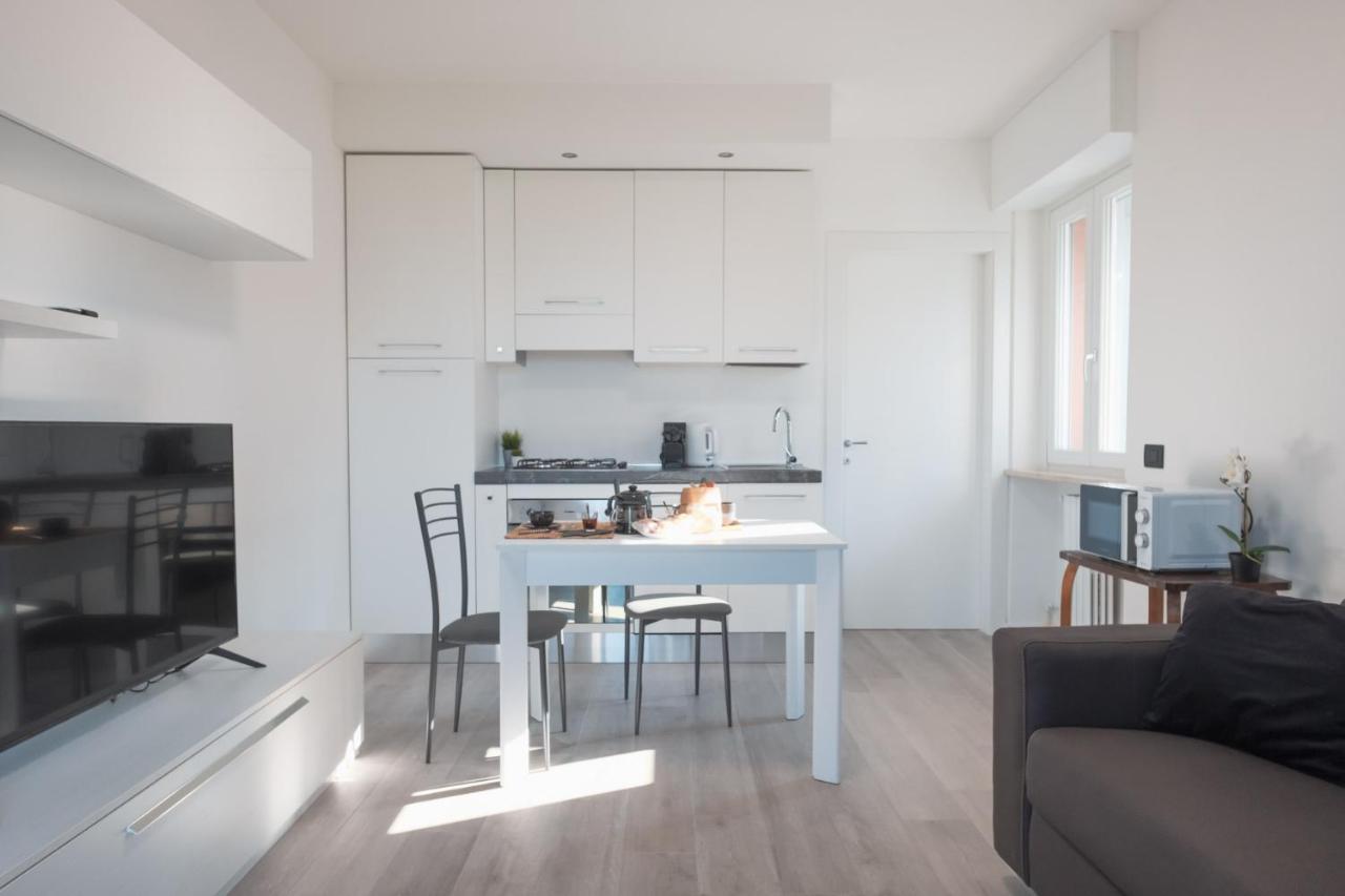 By The Lake Apartments - Smart Desenzano del Garda Exterior photo